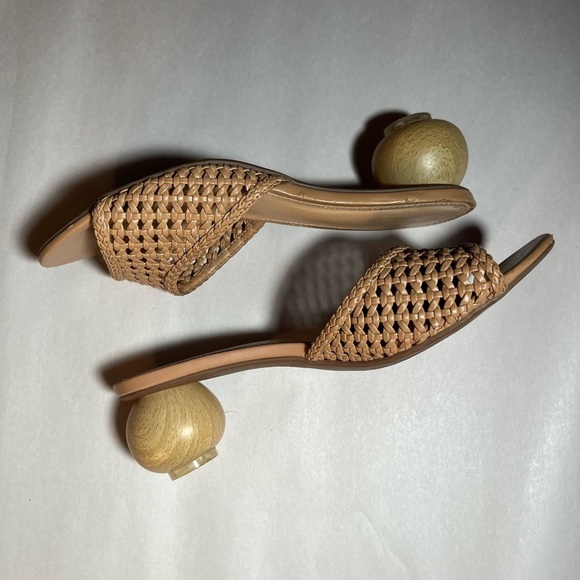 BAR III Beige Spherical Heel Cally Artsty vacation Slip On Sandals 8.5 - Picture 4 of 9